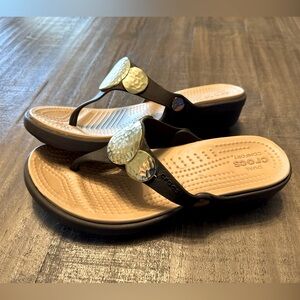 Crocs Sanrah Embellished Wedge Flip Flop Sandals Beige Brown 204009 Women Sz 8